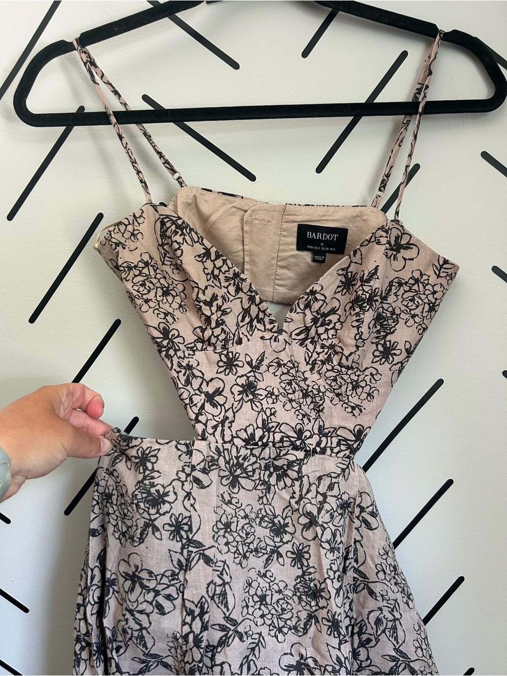 NWOT revolve  BARDOT RACQUEL MIDI DRESS cut out side - Picture 5 of 9